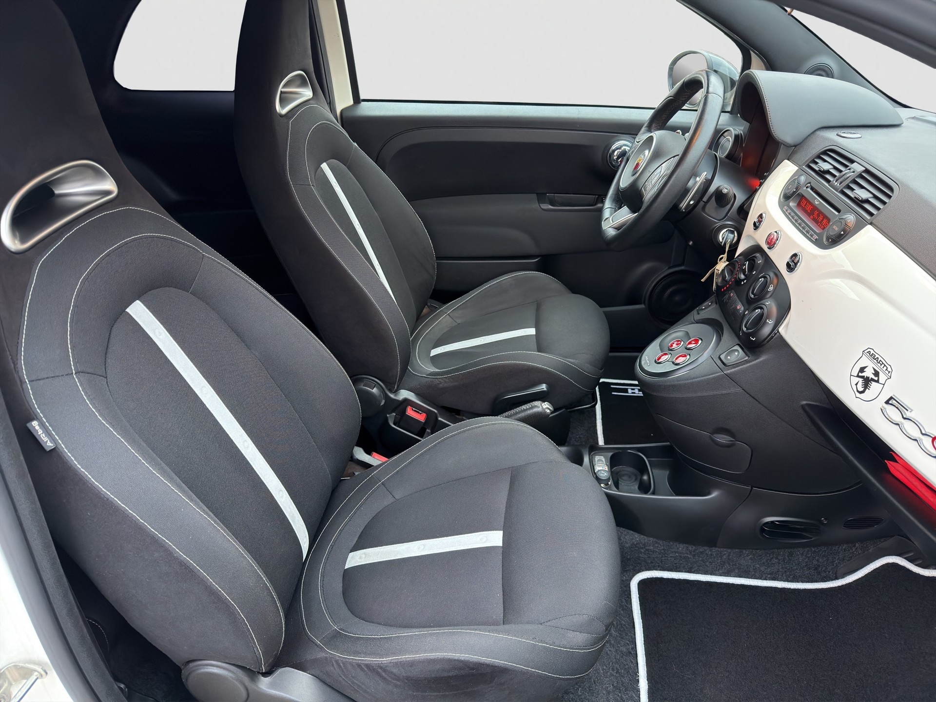 FIAT 500C 1.4 16V Turbo Abarth Dualogic-image-24