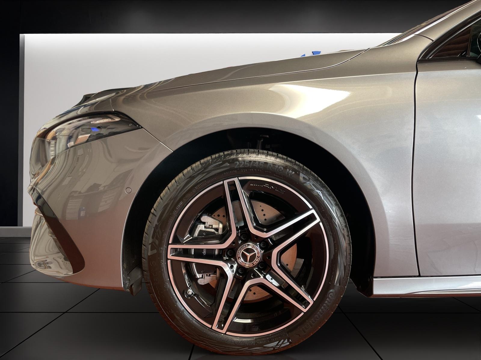 MERCEDES-BENZ A 250 e EQ Star AMG Line-image-9