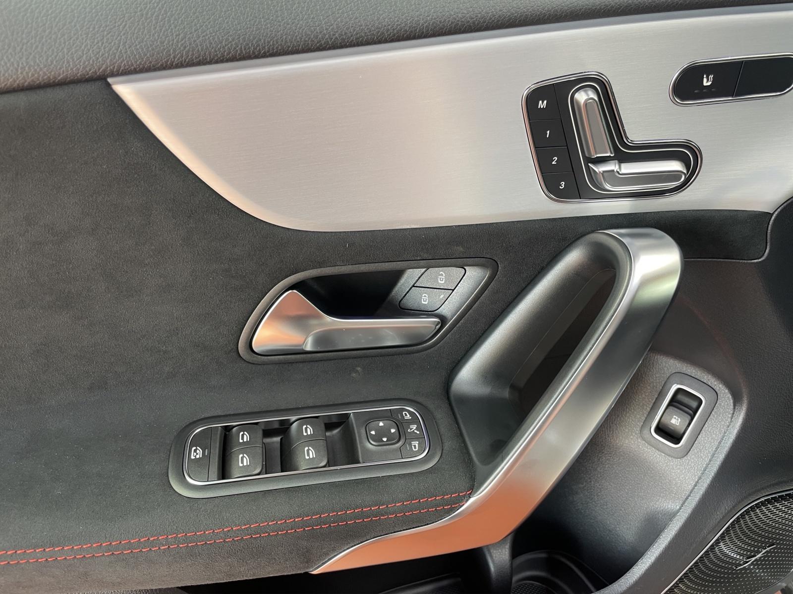 MERCEDES-BENZ A 250 e EQ Star AMG Line-image-6