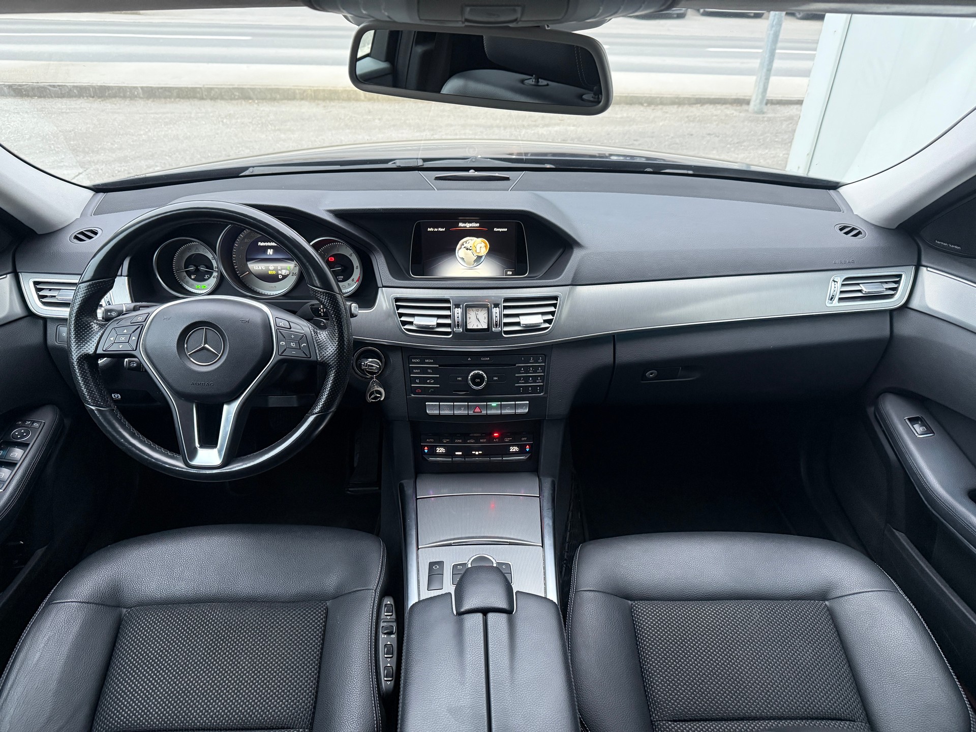 MERCEDES-BENZ E 250 BlueTEC Avantgarde 4Matic 7G-Tronic-image-15