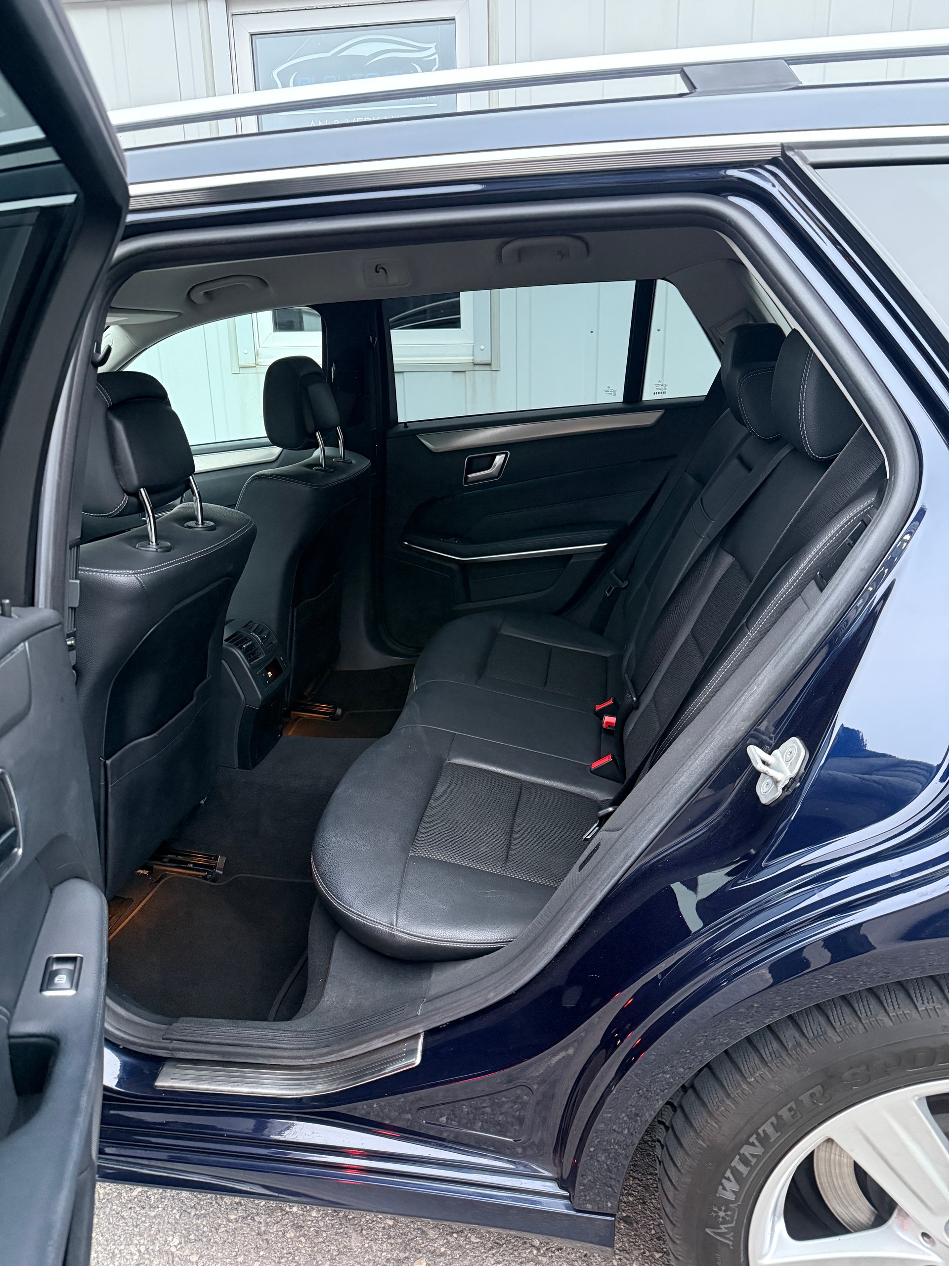 MERCEDES-BENZ E 250 BlueTEC Avantgarde 4Matic 7G-Tronic-image-12