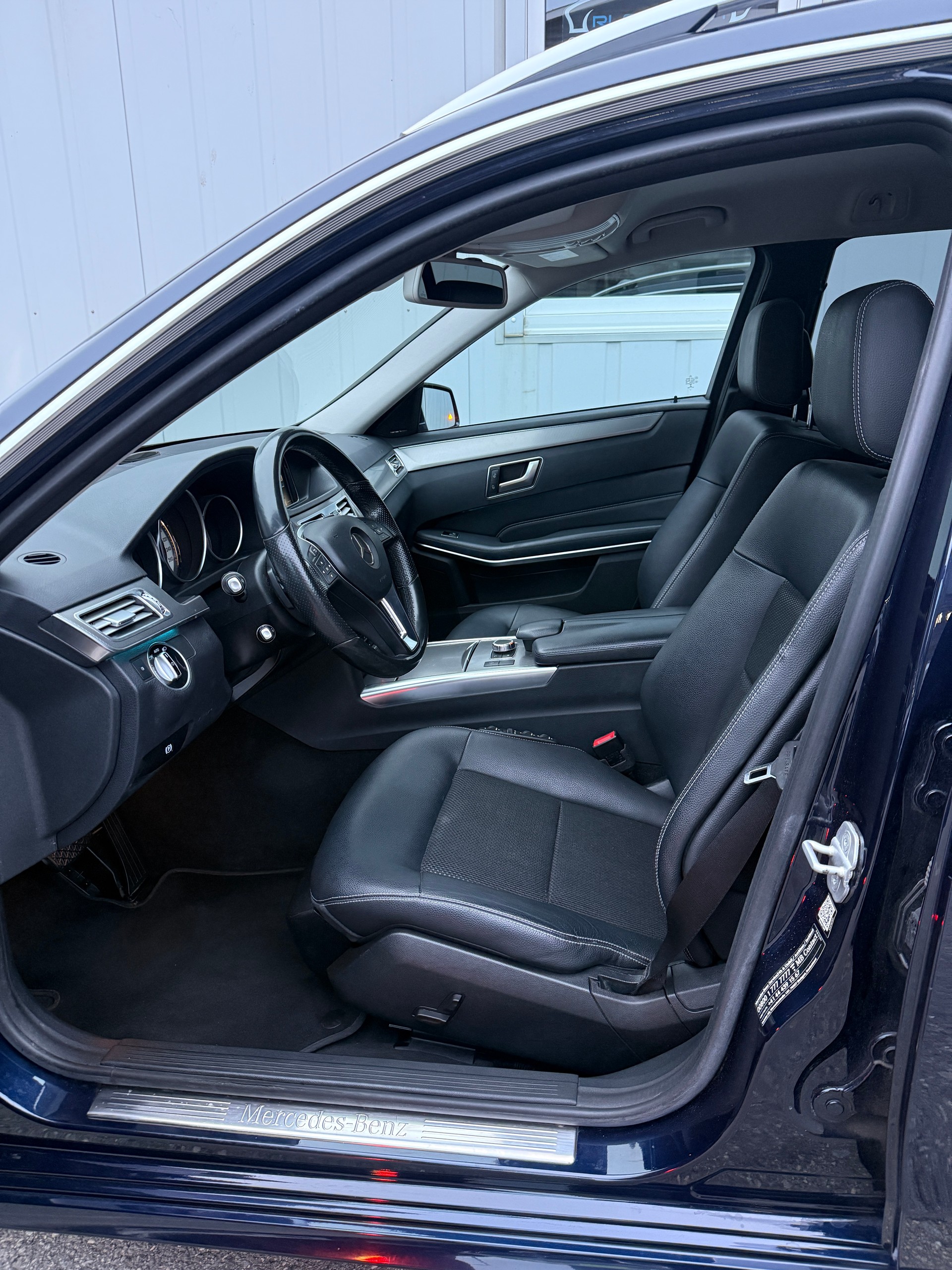 MERCEDES-BENZ E 250 BlueTEC Avantgarde 4Matic 7G-Tronic-image-10