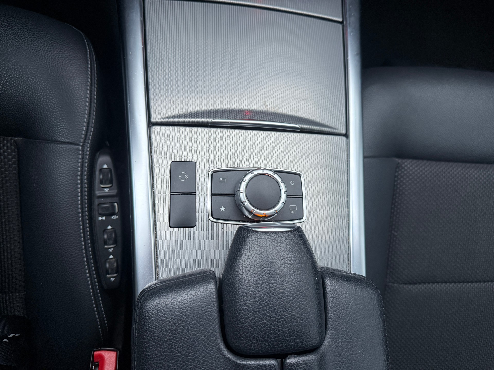 MERCEDES-BENZ E 250 BlueTEC Avantgarde 4Matic 7G-Tronic-image-18