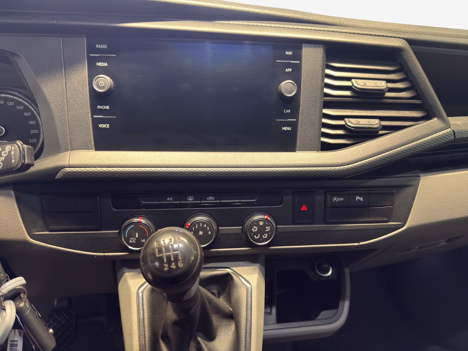 VW T6.1 2.0 TDI 4Motion-image-10
