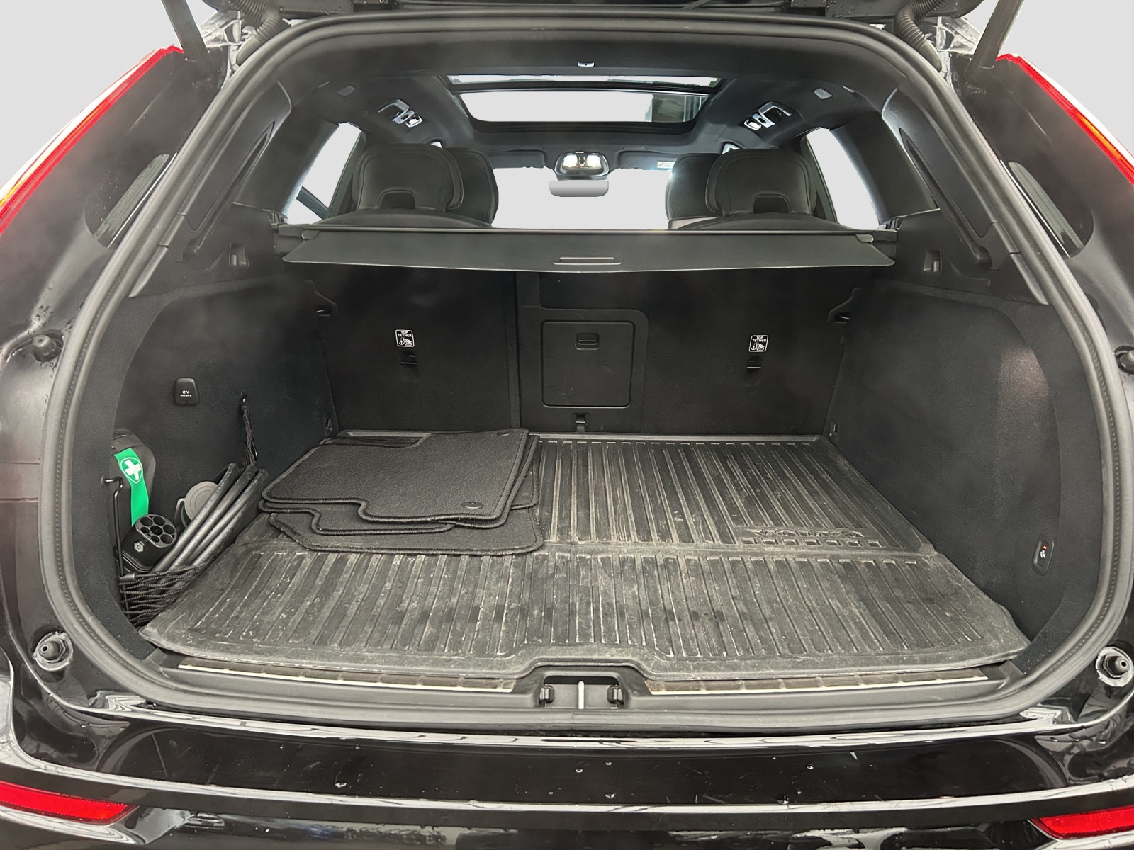 VOLVO XC60 T6 eAWD PluginHybrid Ultra Dark Geartronic - Anhängevorrichtung - Head-up Display-image-7