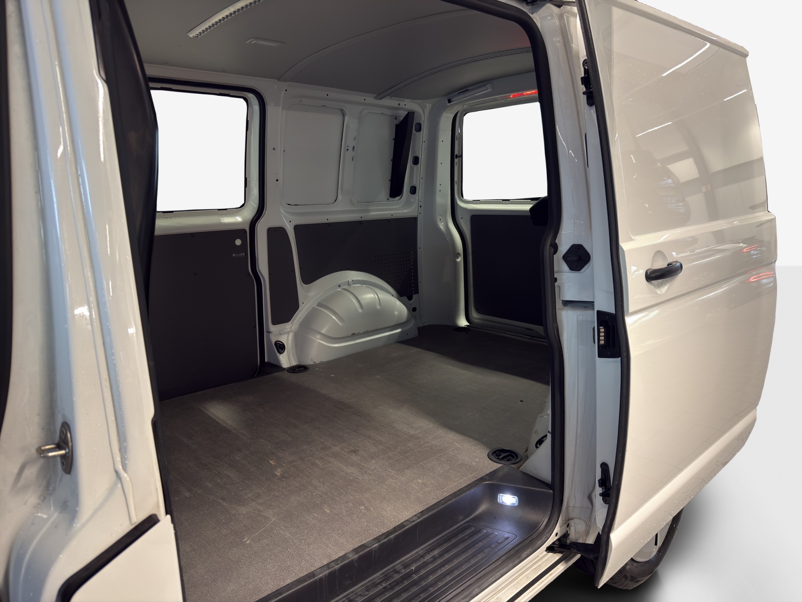VW T6.1 2.0 TDI-image-11