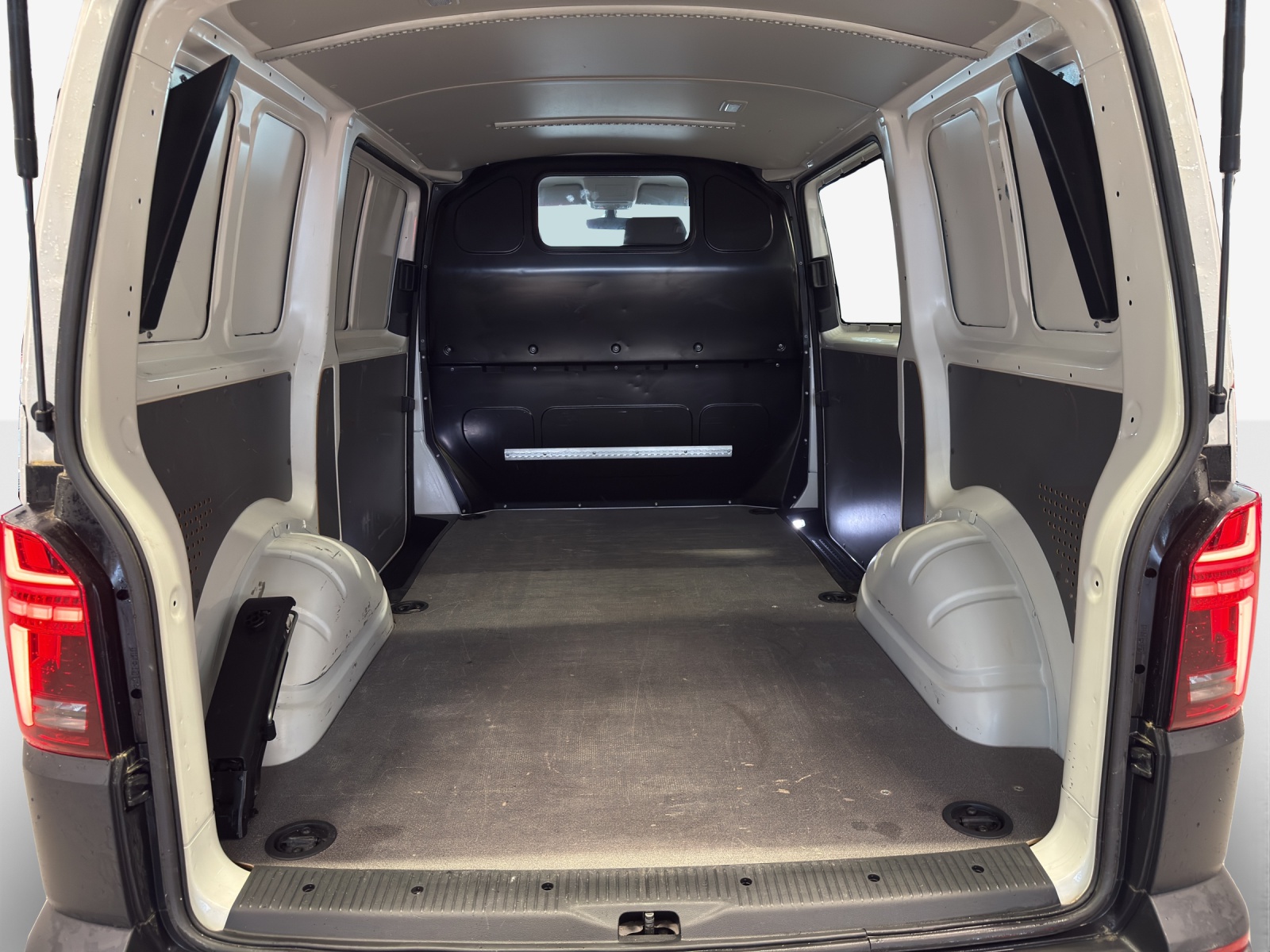 VW T6.1 2.0 TDI-image-12