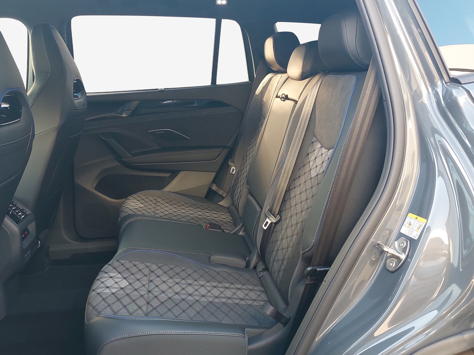 VW Tayron 1.5 TSI evo2 eHybrid R-Line DSG-image-11
