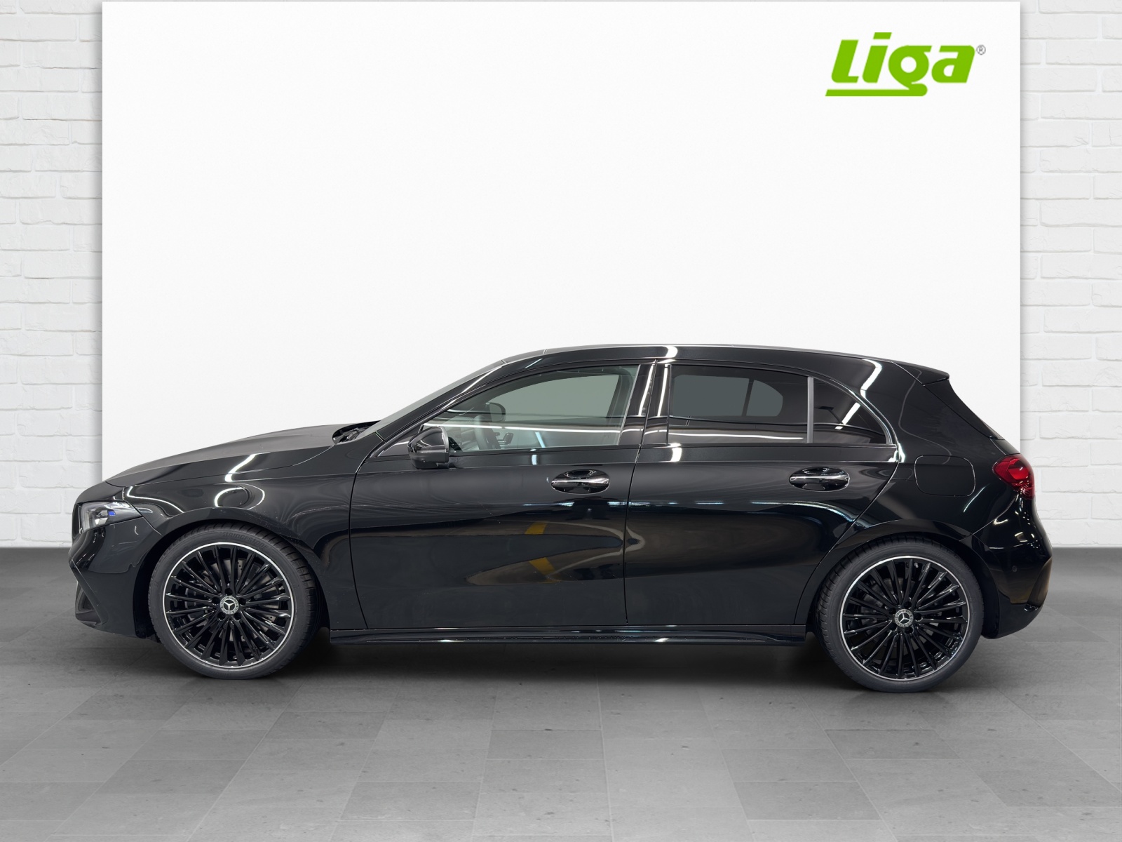 MERCEDES-BENZ A 250 AMG Line 4Matic-image-0