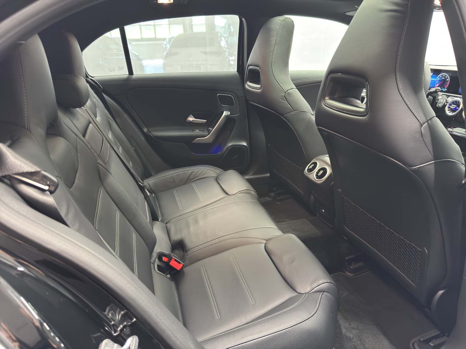 MERCEDES-BENZ A 250 AMG Line 4Matic-image-9