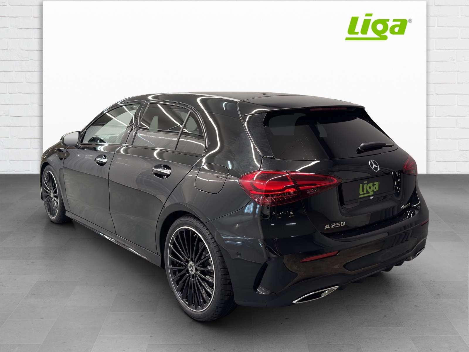 MERCEDES-BENZ A 250 AMG Line 4Matic-image-3