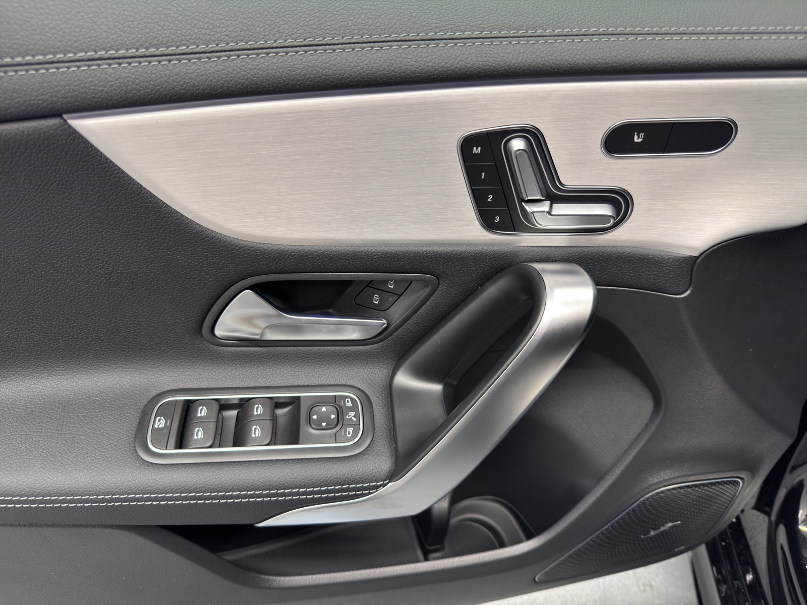 MERCEDES-BENZ A 250 AMG Line 4Matic-image-11