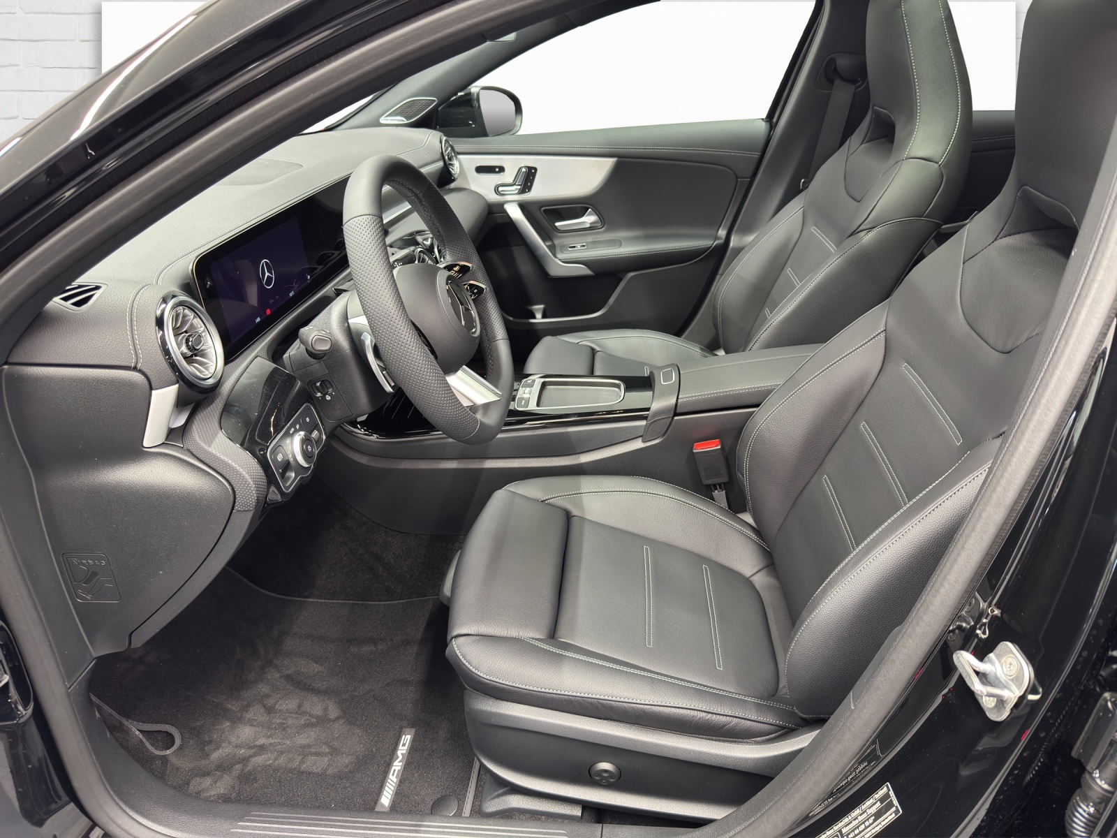 MERCEDES-BENZ A 250 AMG Line 4Matic-image-6