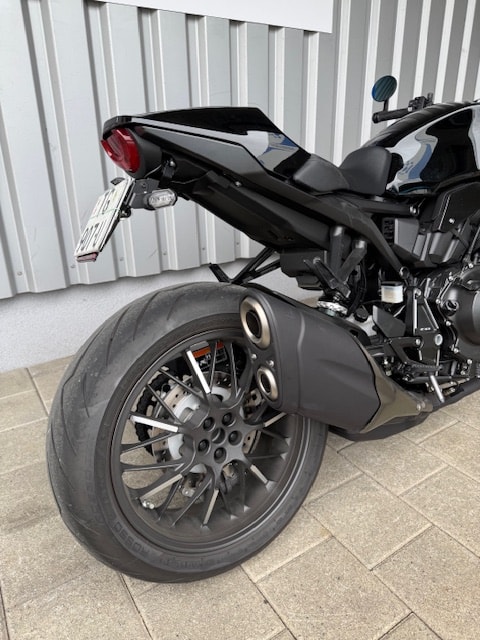 HONDA CB 1000 R Black Edition-showroom-element-3