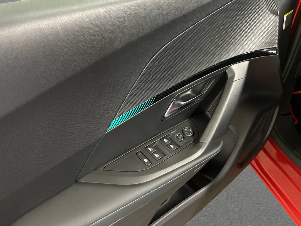 PEUGEOT 2008 e-Allure Pack-image-11
