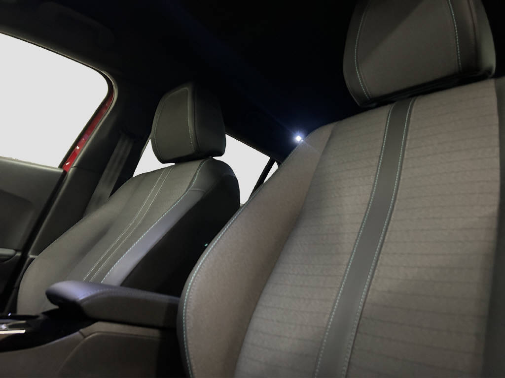 PEUGEOT 2008 e-Allure Pack-image-6