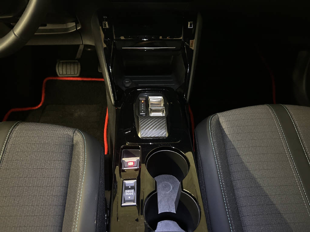 PEUGEOT 2008 e-Allure Pack-image-9
