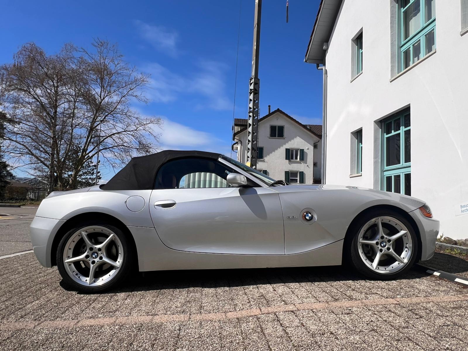 BMW Z4 3.0i Roadster-image-10