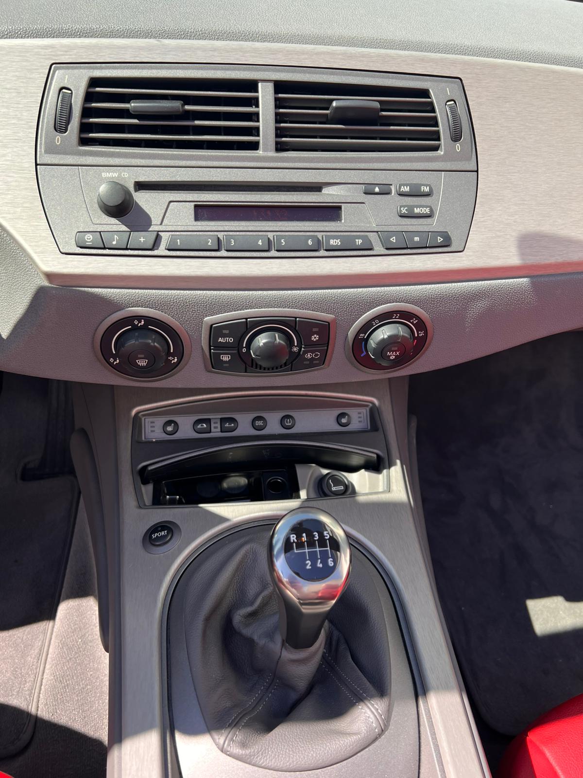 BMW Z4 3.0i Roadster-image-8