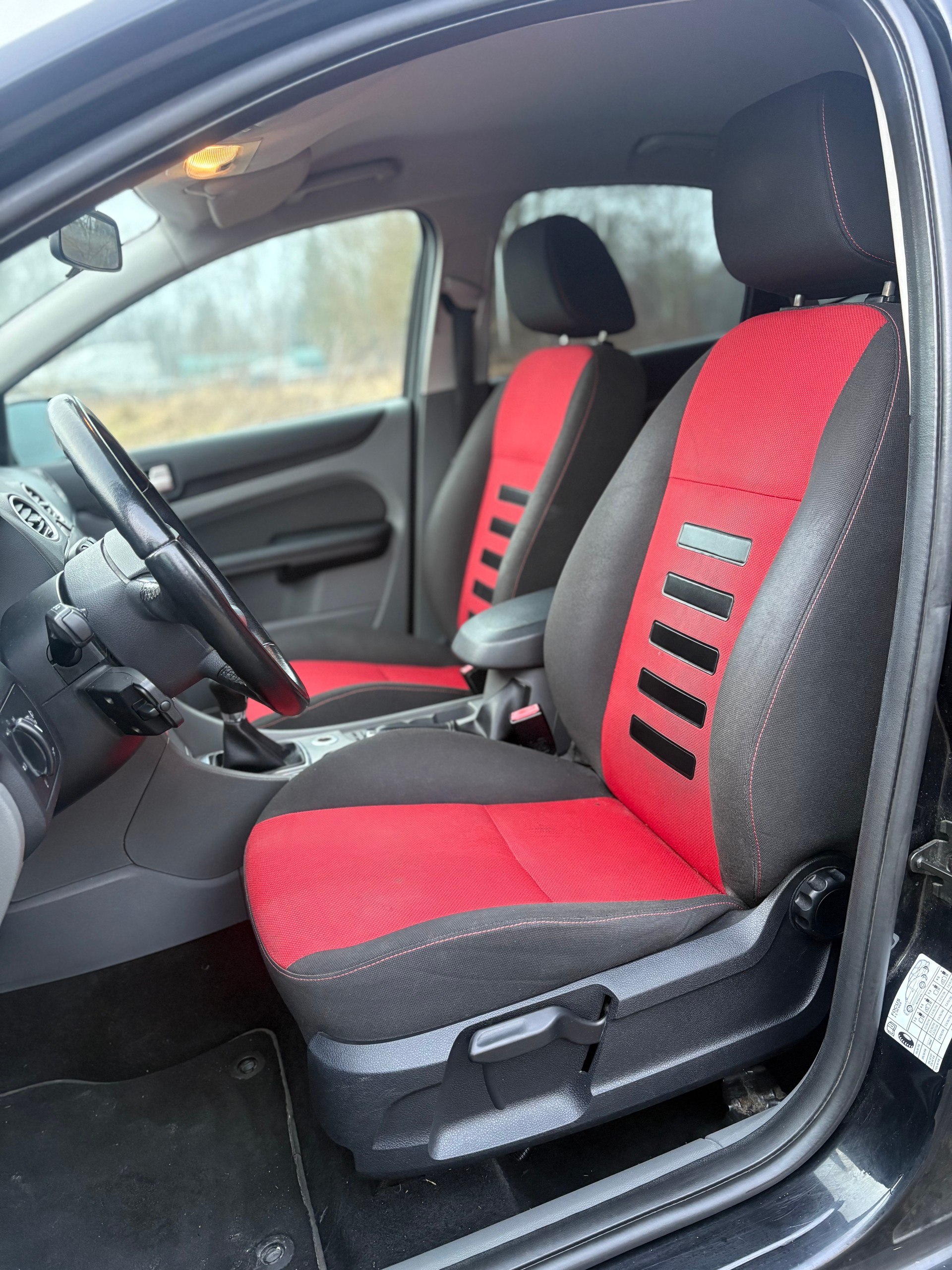 FORD Focus 2.0i Titanium-image-9
