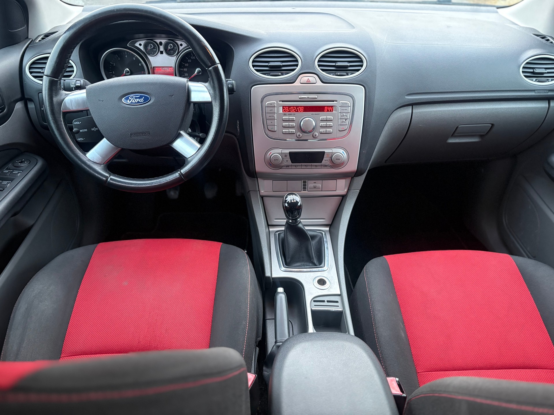 FORD Focus 2.0i Titanium-image-7