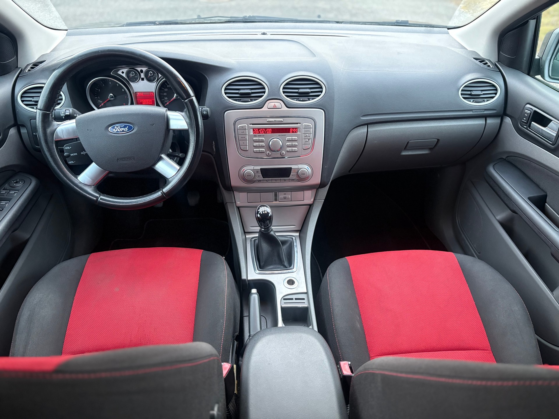 FORD Focus 2.0i Titanium-image-8