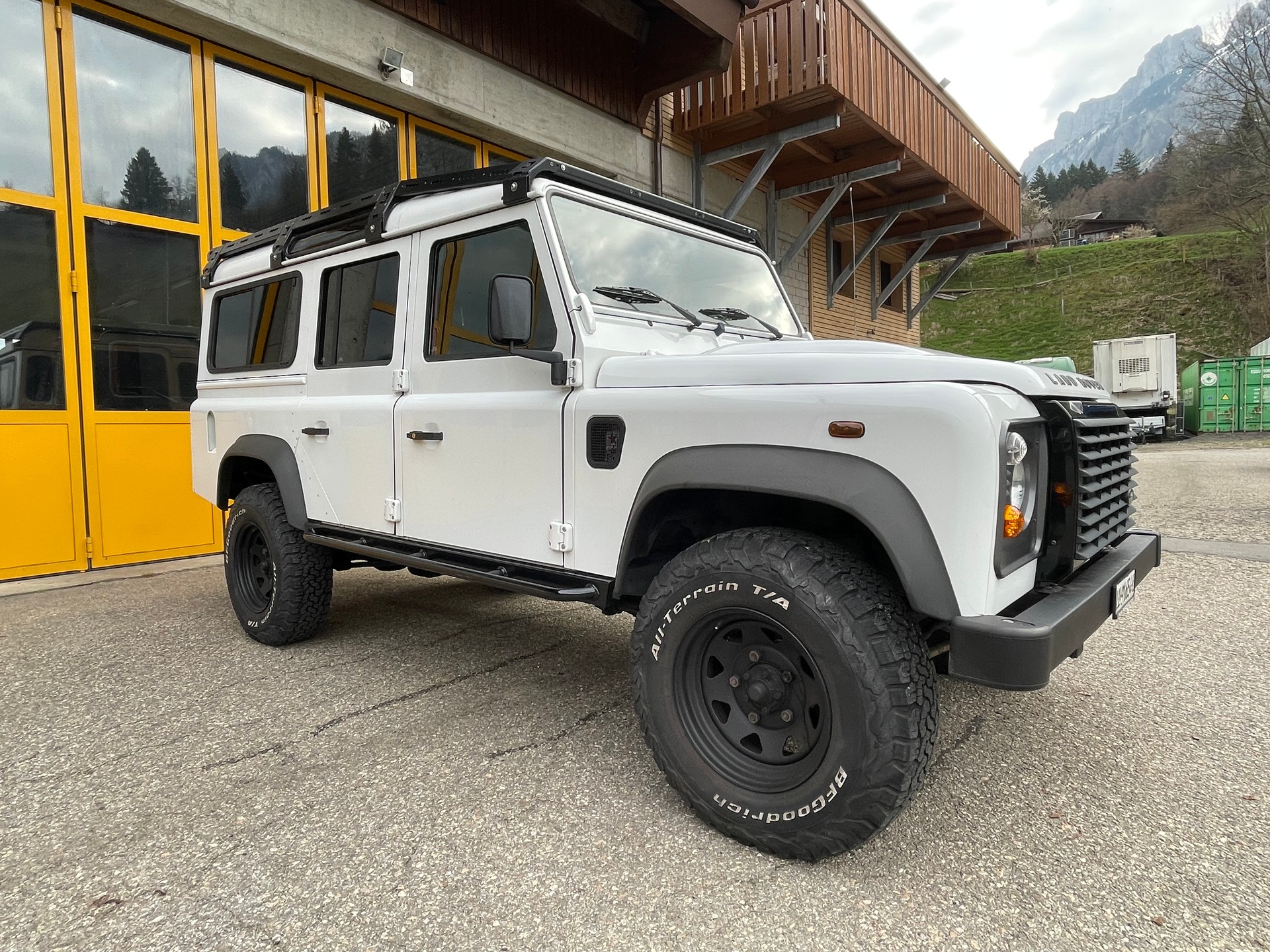 LAND ROVER Defender 110 2.2 TD4 Station Wagon-image-7