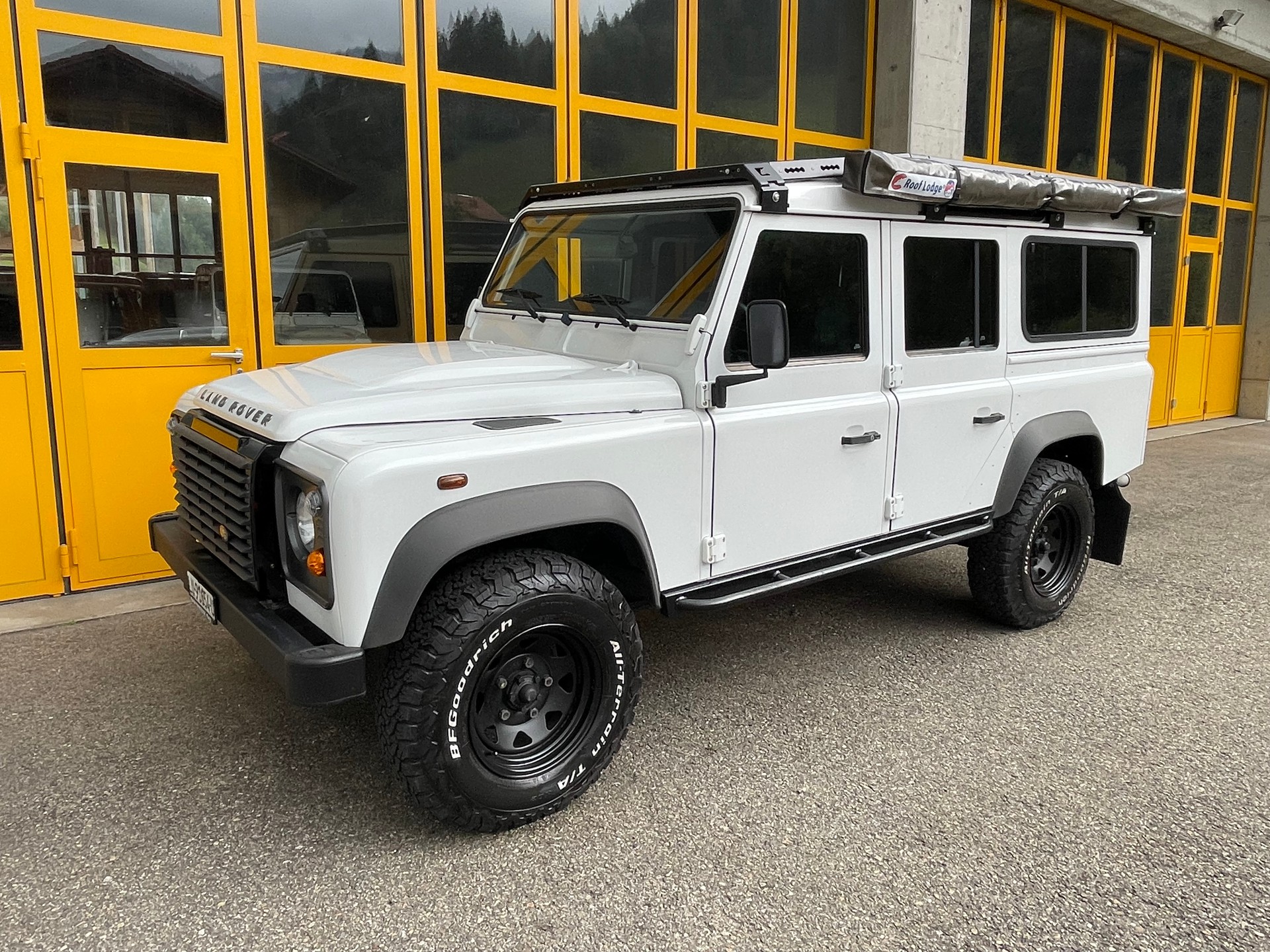 LAND ROVER Defender 110 2.2 TD4 Station Wagon-image-1
