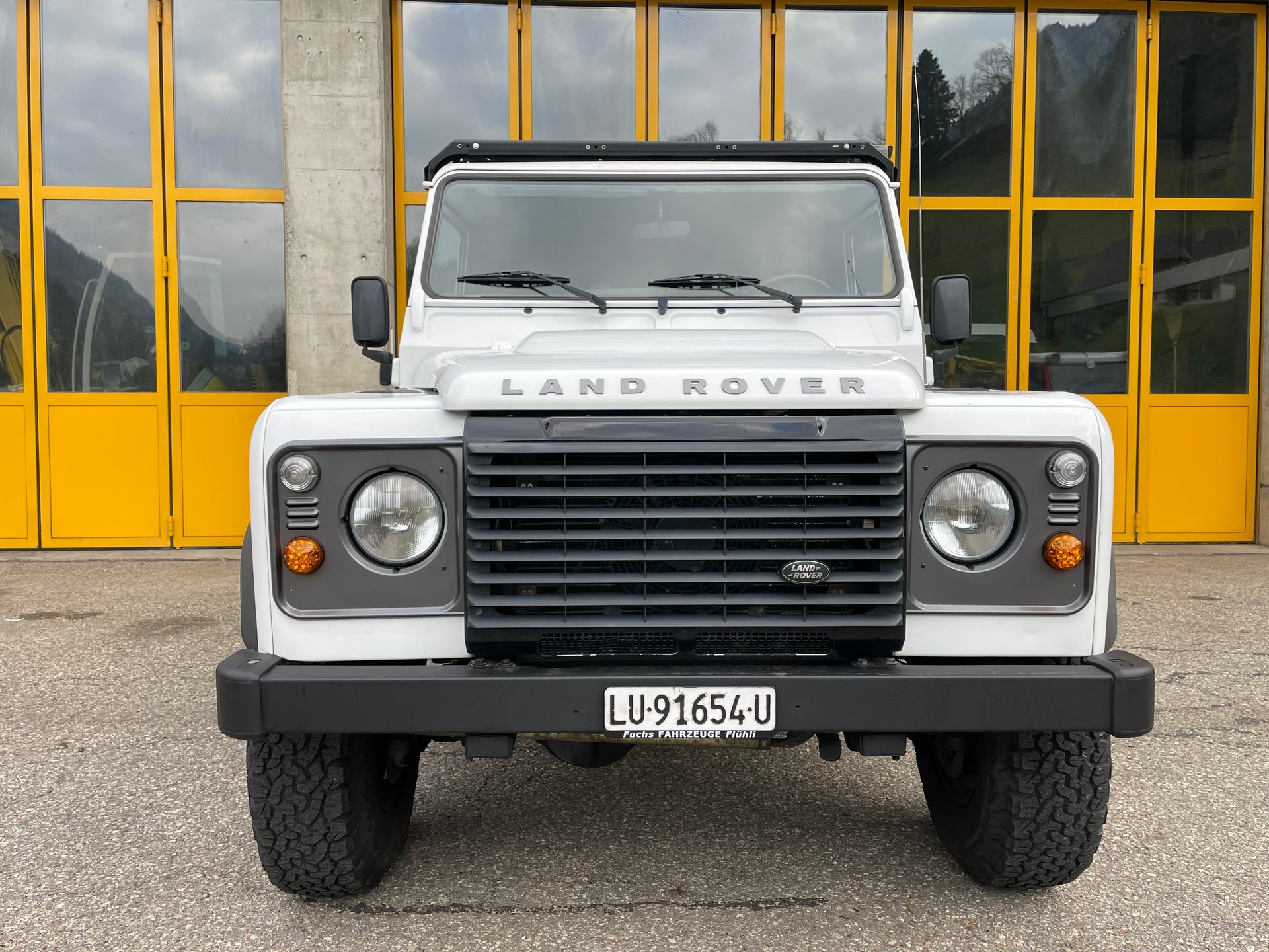 LAND ROVER Defender 110 2.2 TD4 Station Wagon-image-8