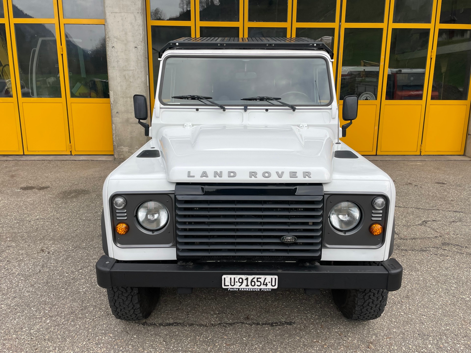 LAND ROVER Defender 110 2.2 TD4 Station Wagon-image-9
