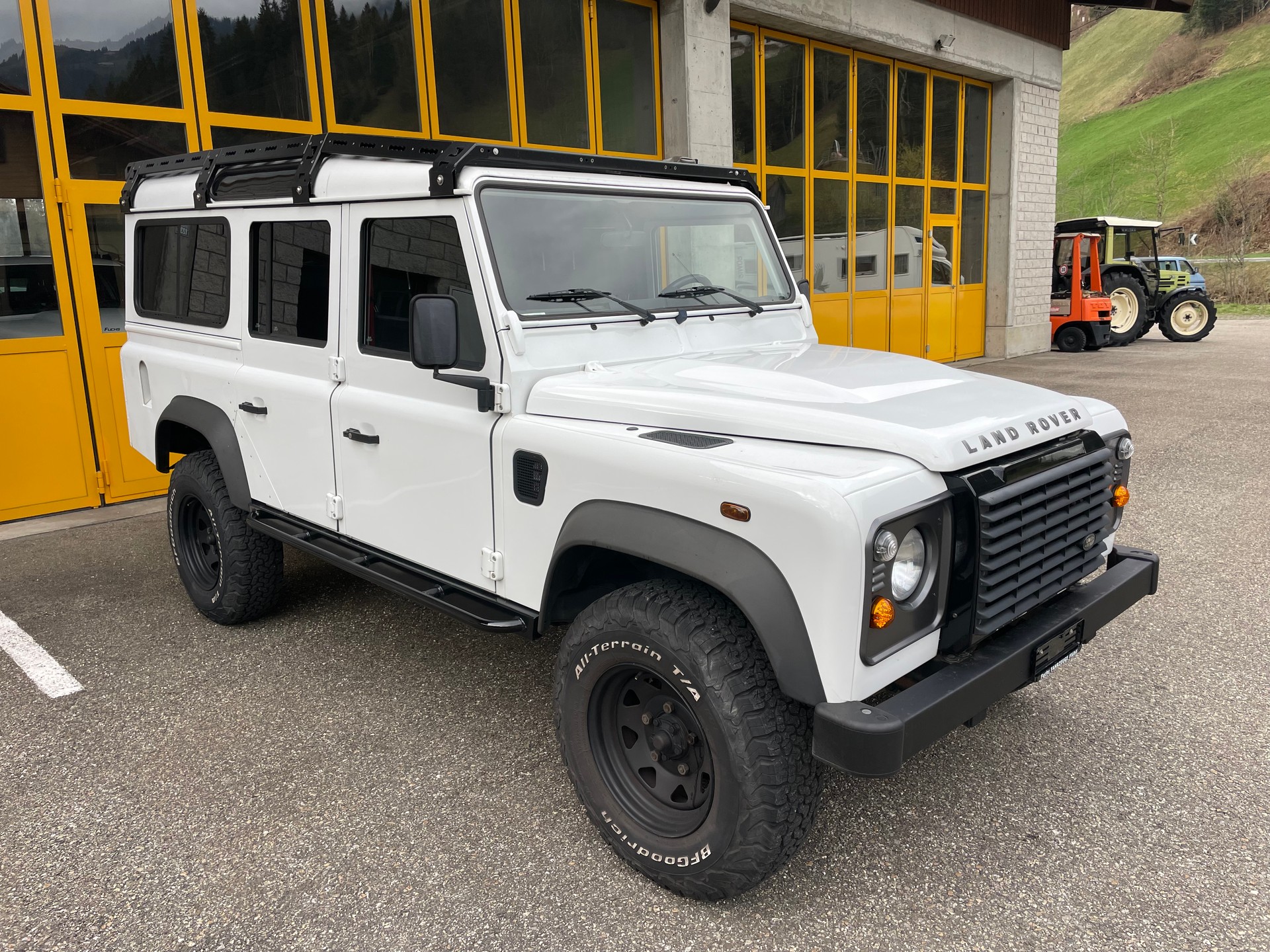 LAND ROVER Defender 110 2.2 TD4 Station Wagon-image-15
