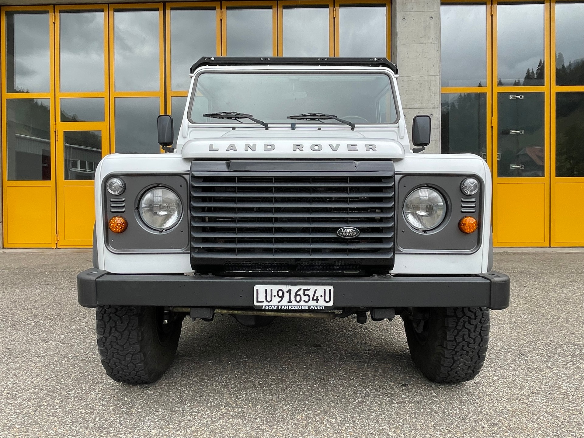 LAND ROVER Defender 110 2.2 TD4 Station Wagon-image-10