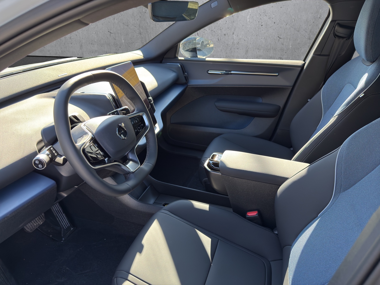 Image VOLVO EX-30 EX30 E60 69kWh Single Motor Extended Range Ultra