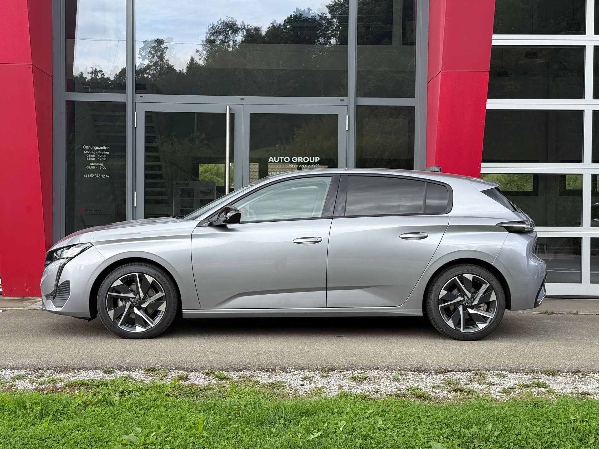 PEUGEOT 308 1.2 Pure Tech Allure EAT8 LEASING AB 319.81 CHF / MONAT-showroom-element-1