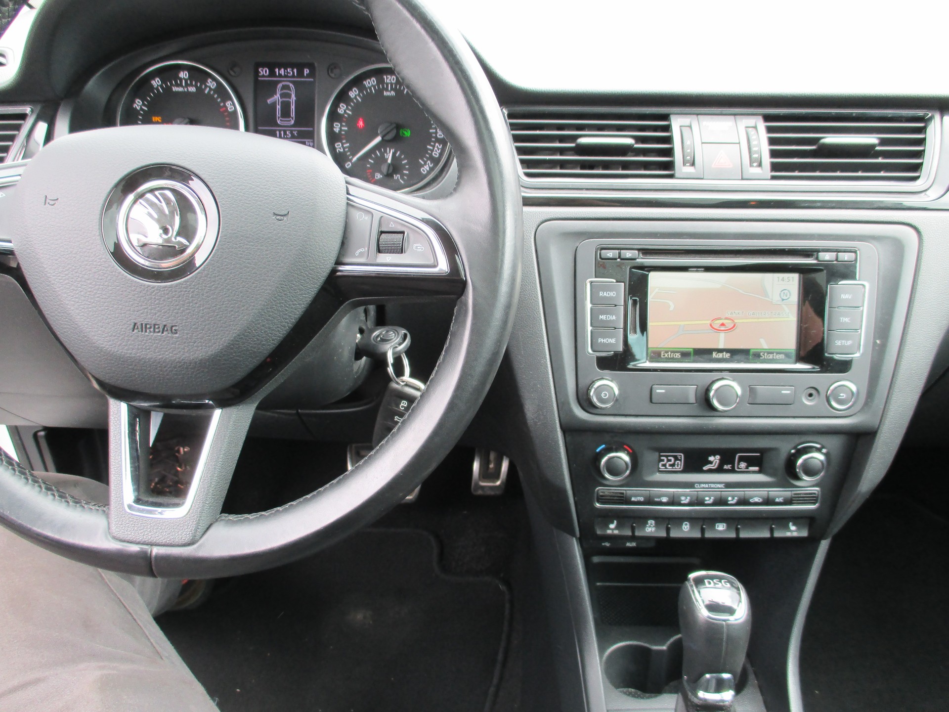 SKODA Rapid Spaceback 1.4 TSI Elegance DSG-image-12