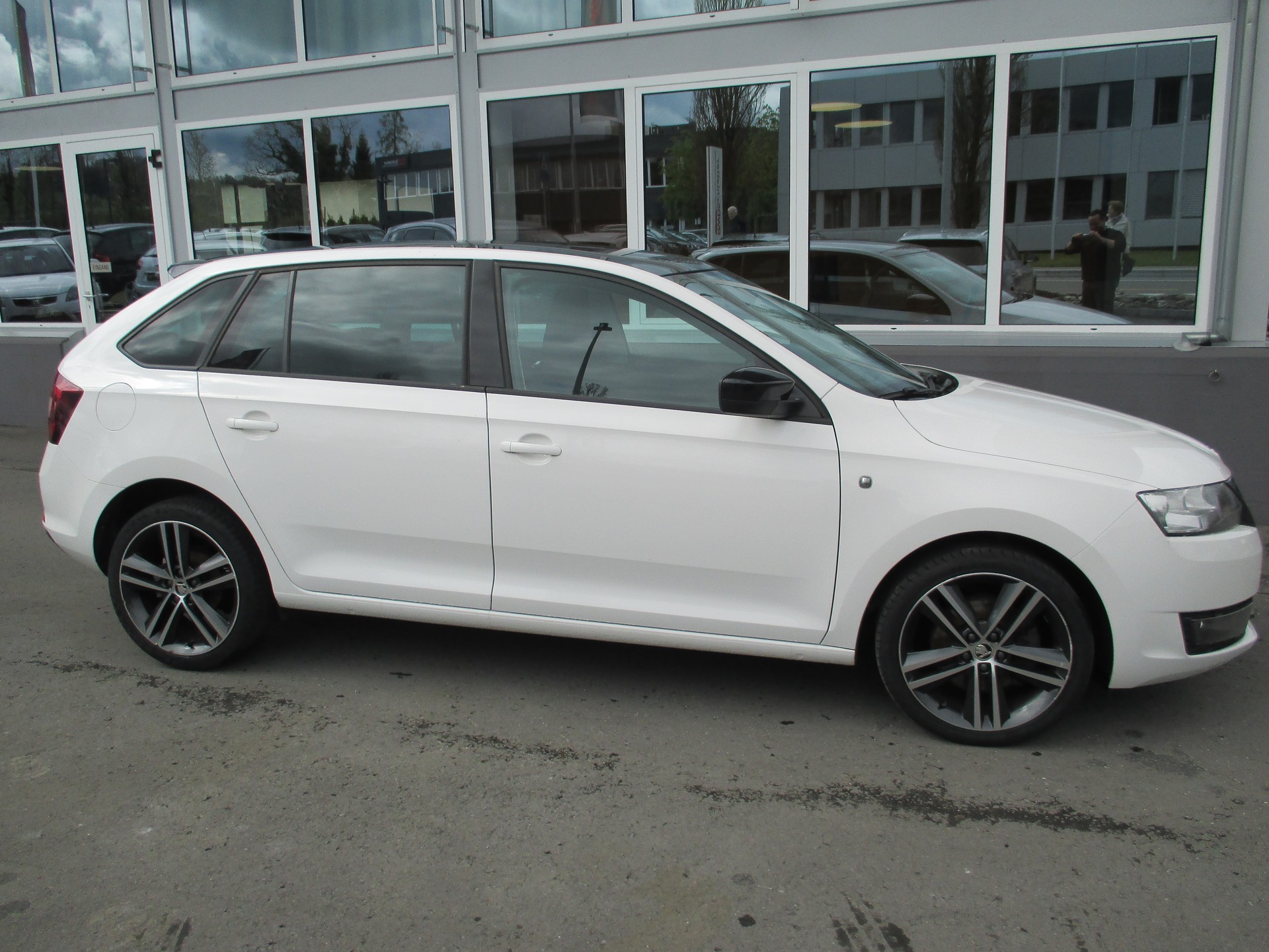 SKODA Rapid Spaceback 1.4 TSI Elegance DSG-image-3
