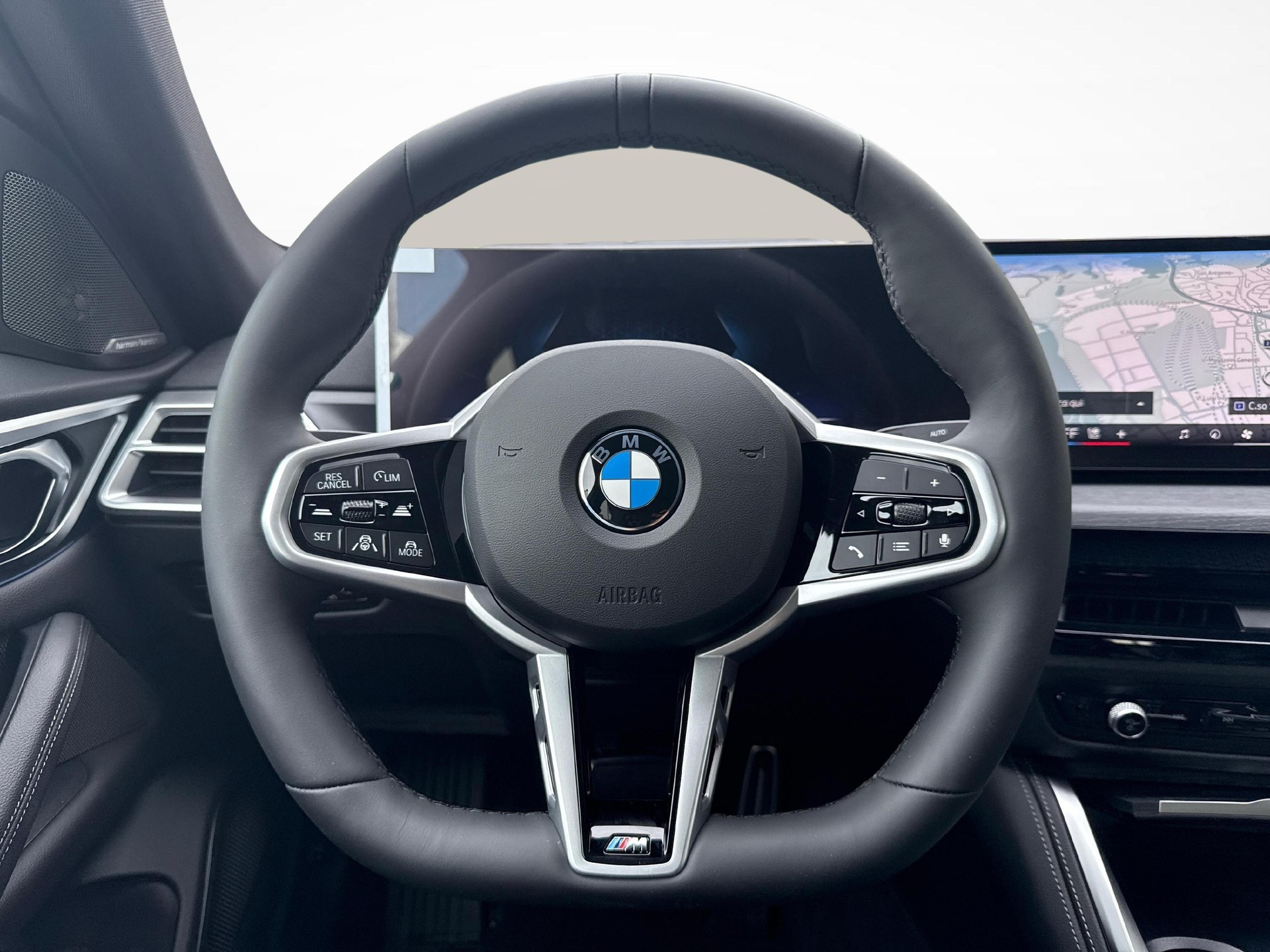 BMW i4 xDrive40-image-15