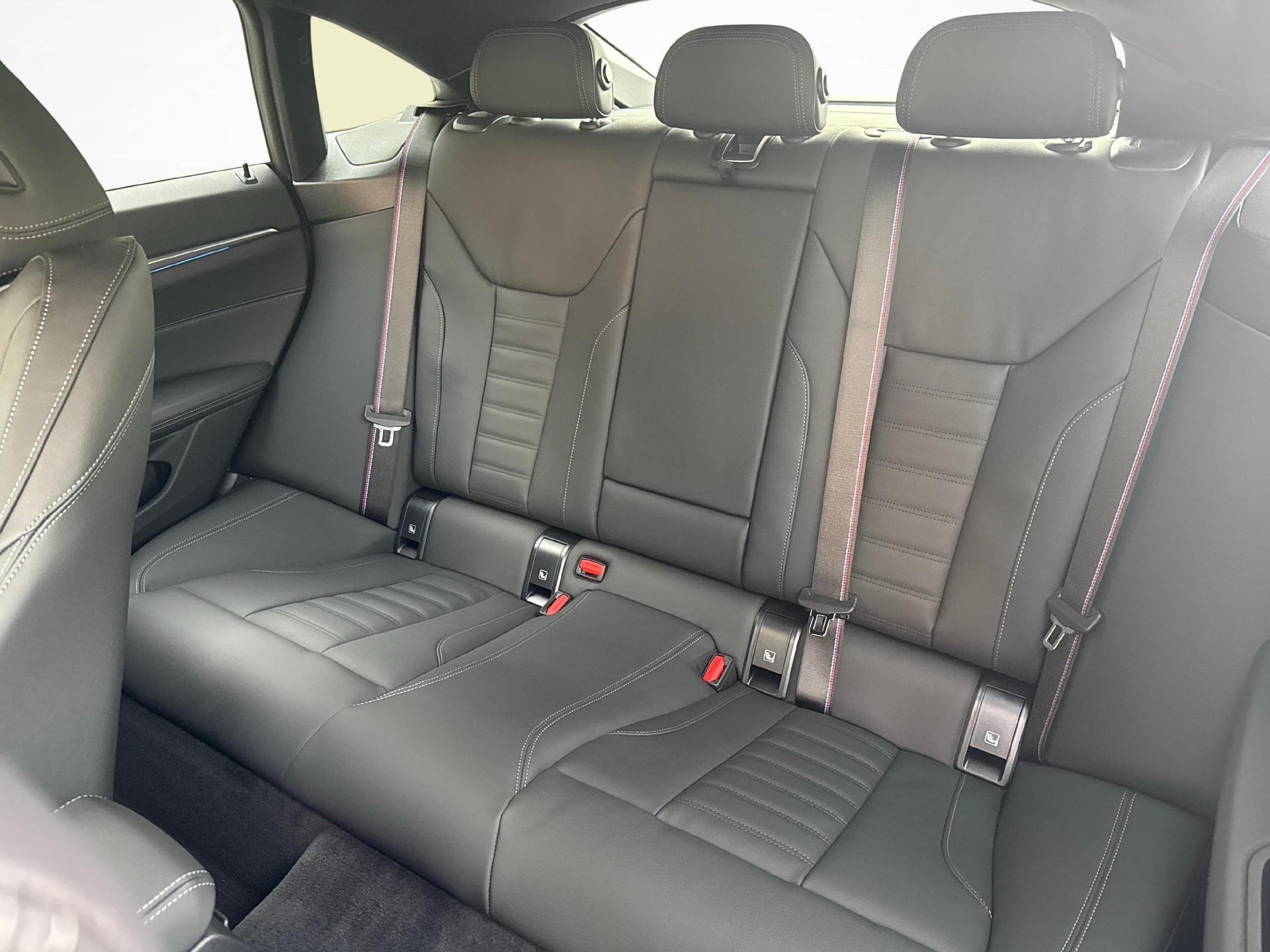 BMW i4 xDrive40-image-11