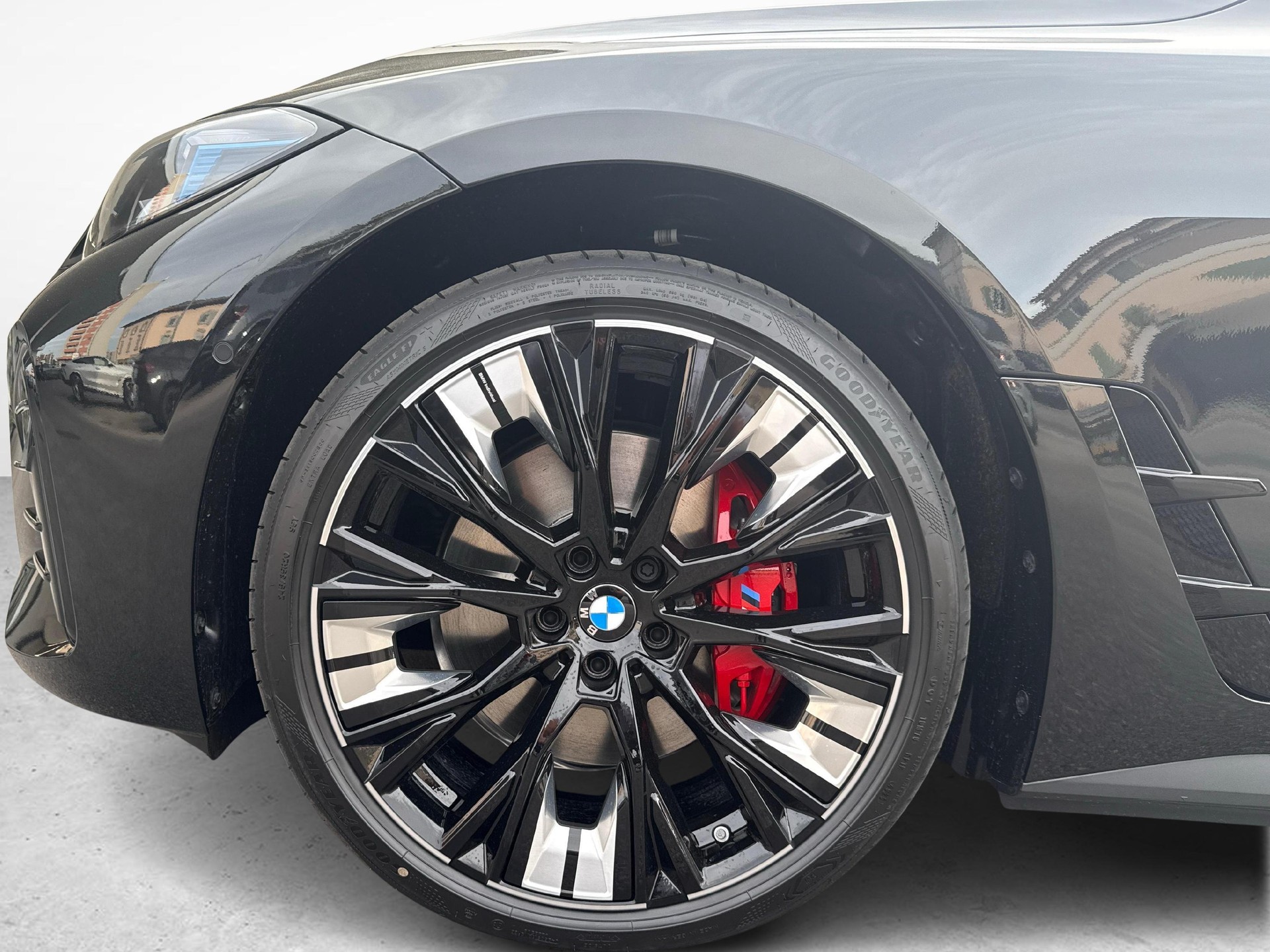 BMW i4 xDrive40-image-13