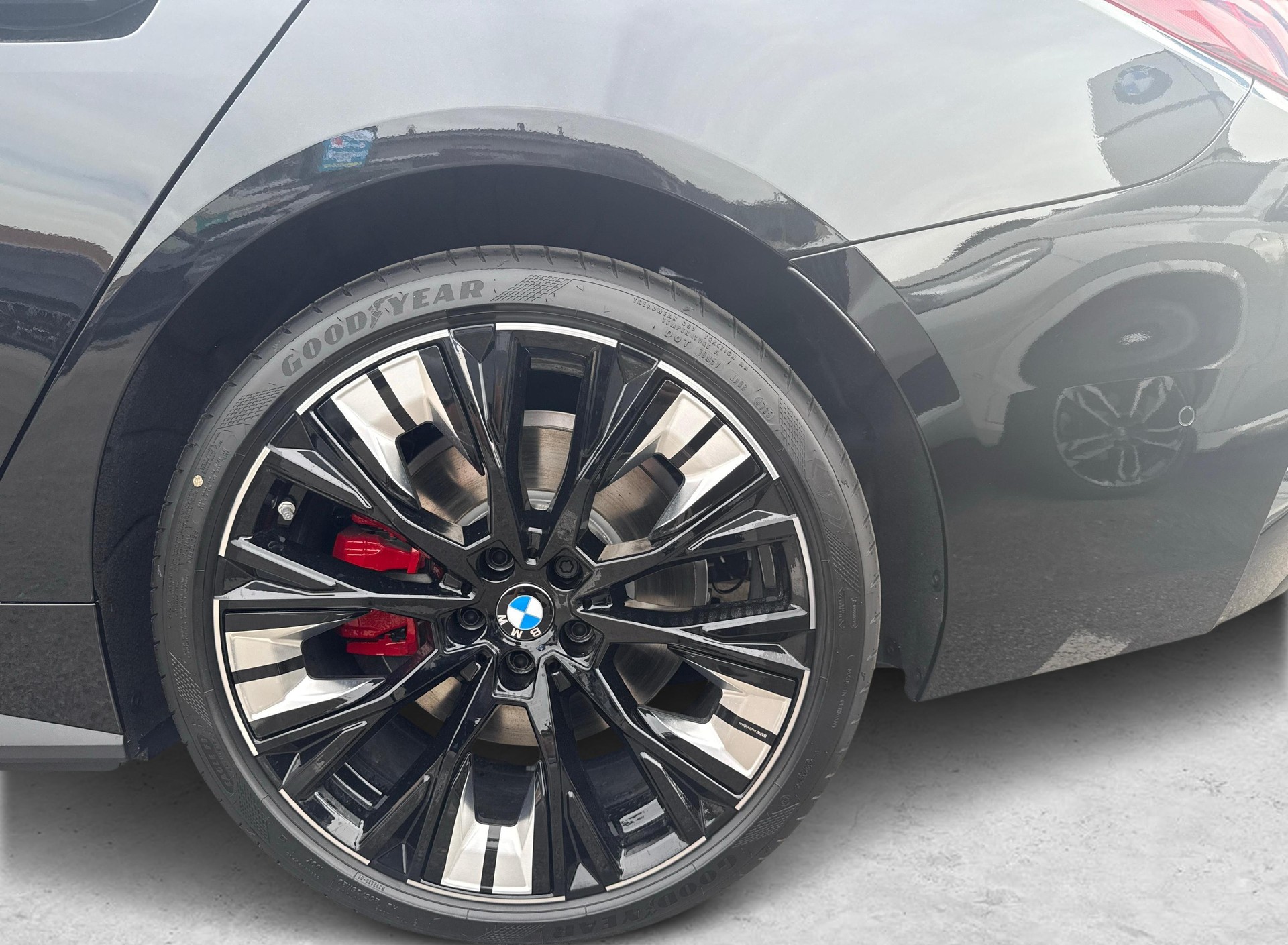 BMW i4 xDrive40-image-9