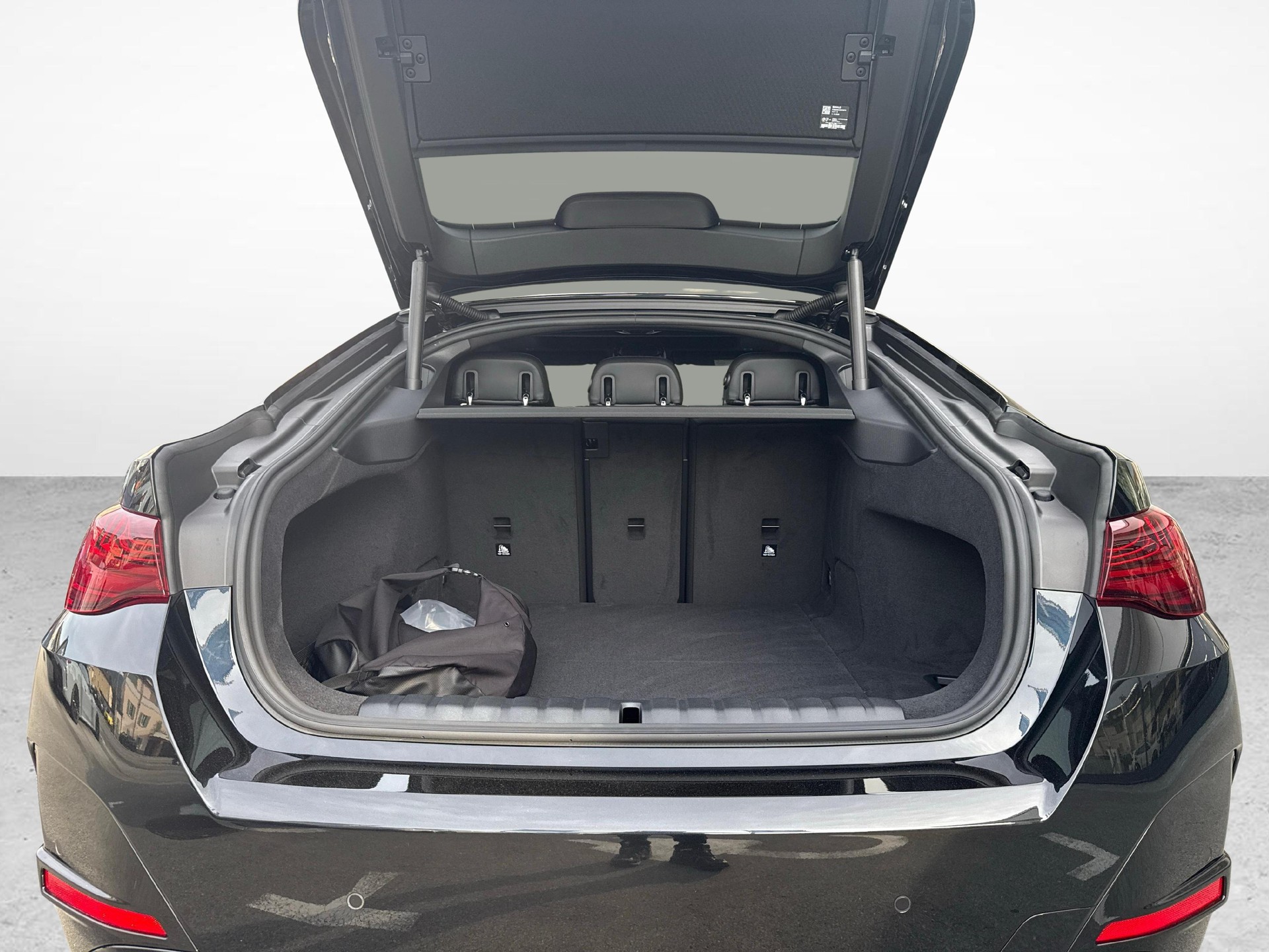 BMW i4 xDrive40-image-12
