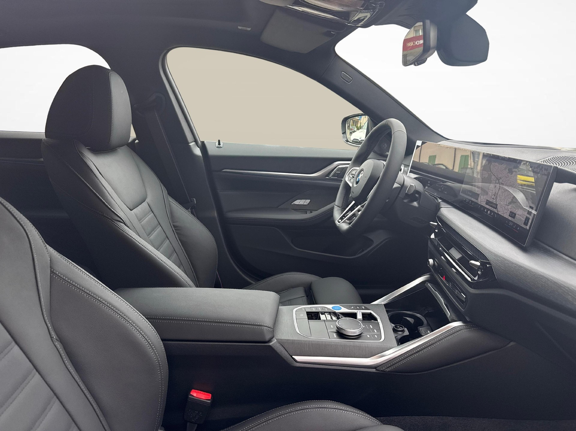 BMW i4 xDrive40-image-10