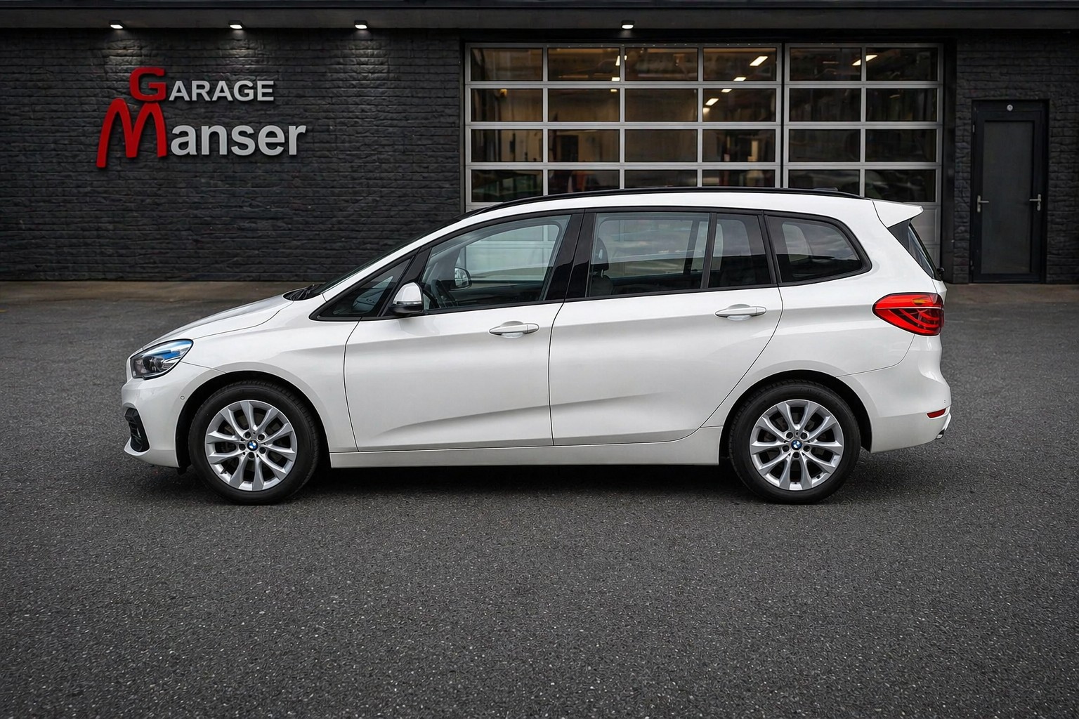 BMW 218d xDrive Gran Tourer Steptronic-image-1