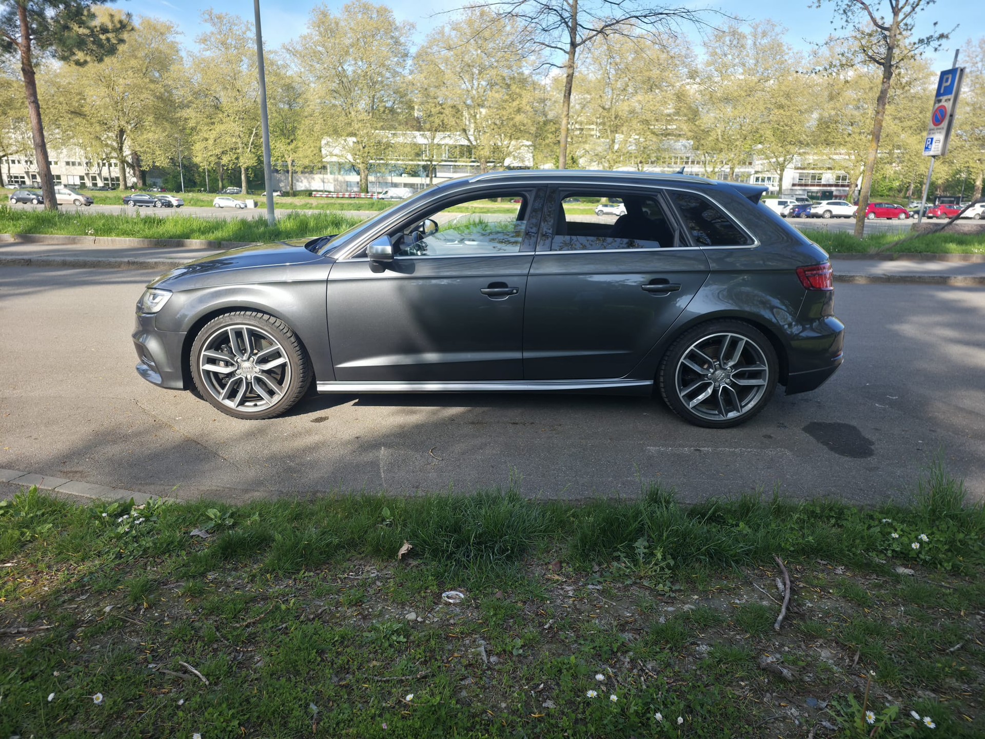 AUDI S3 Sportback 2.0 TFSI quattro S-tronic-image-2