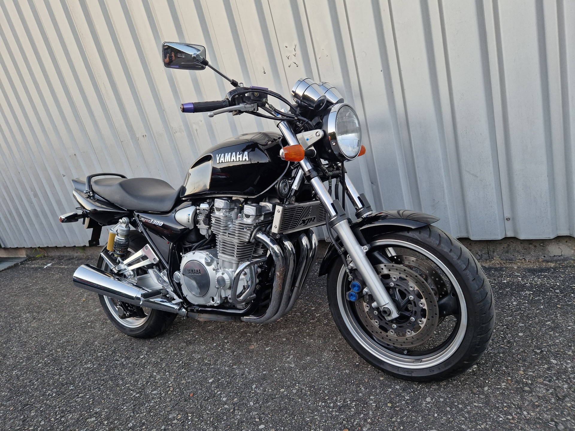 YAMAHA XJR 1300 Kundenauftrag-showroom-element-1