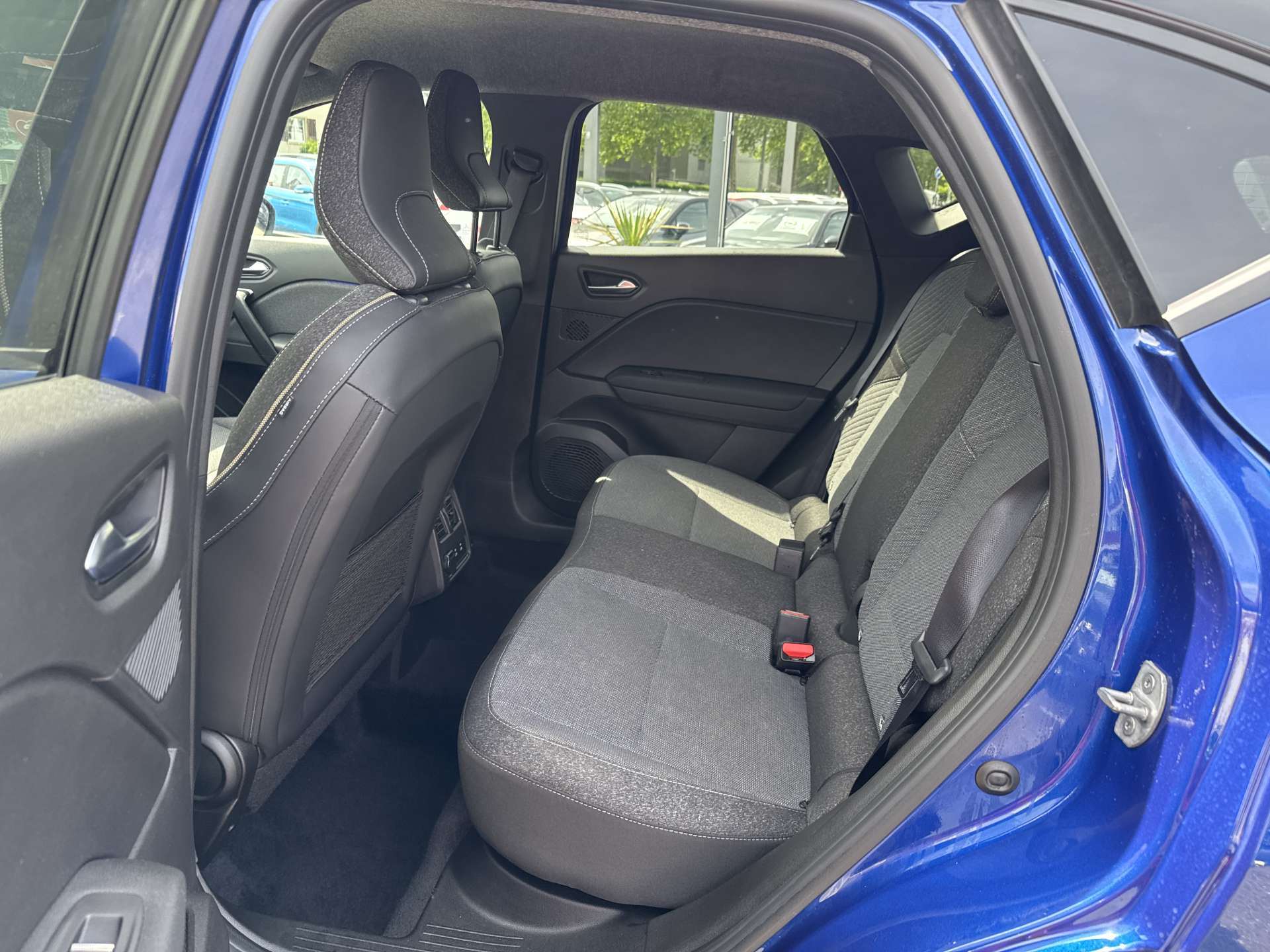 RENAULT Captur 1.8 E-Tech 160 Techno DHT-Automat-image-6