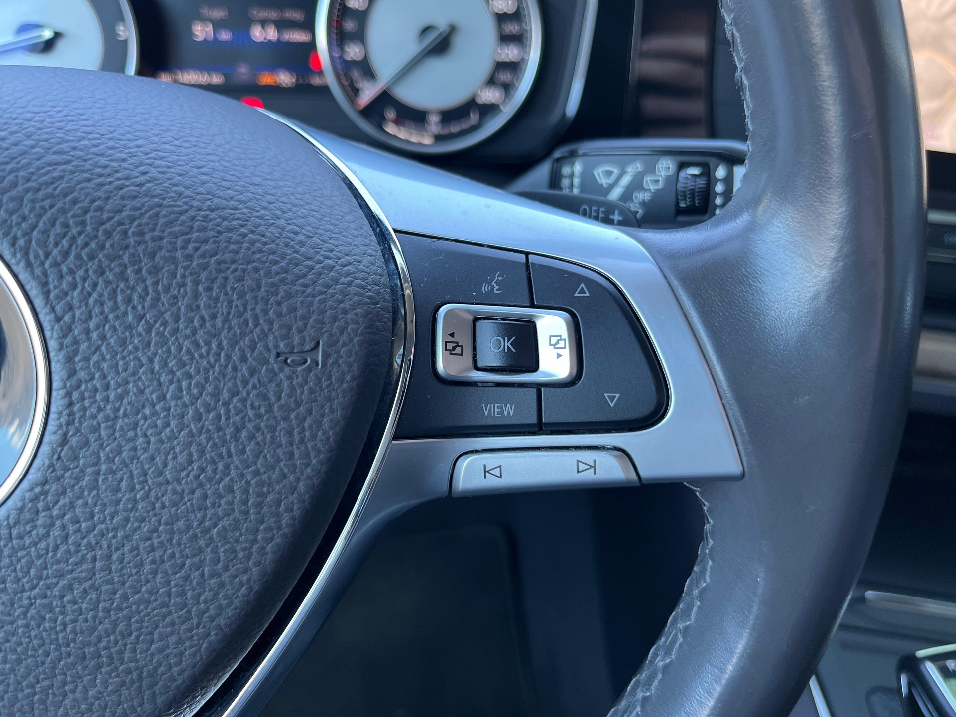 VW Touareg 3.0 TDI Elegance Tiptronic-image-14