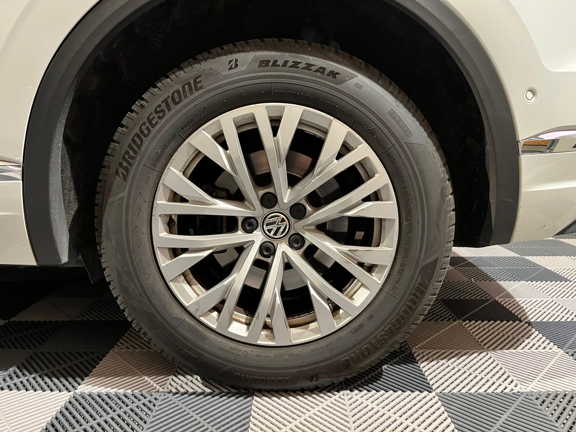 VW Touareg 3.0 TDI Elegance Tiptronic-image-22