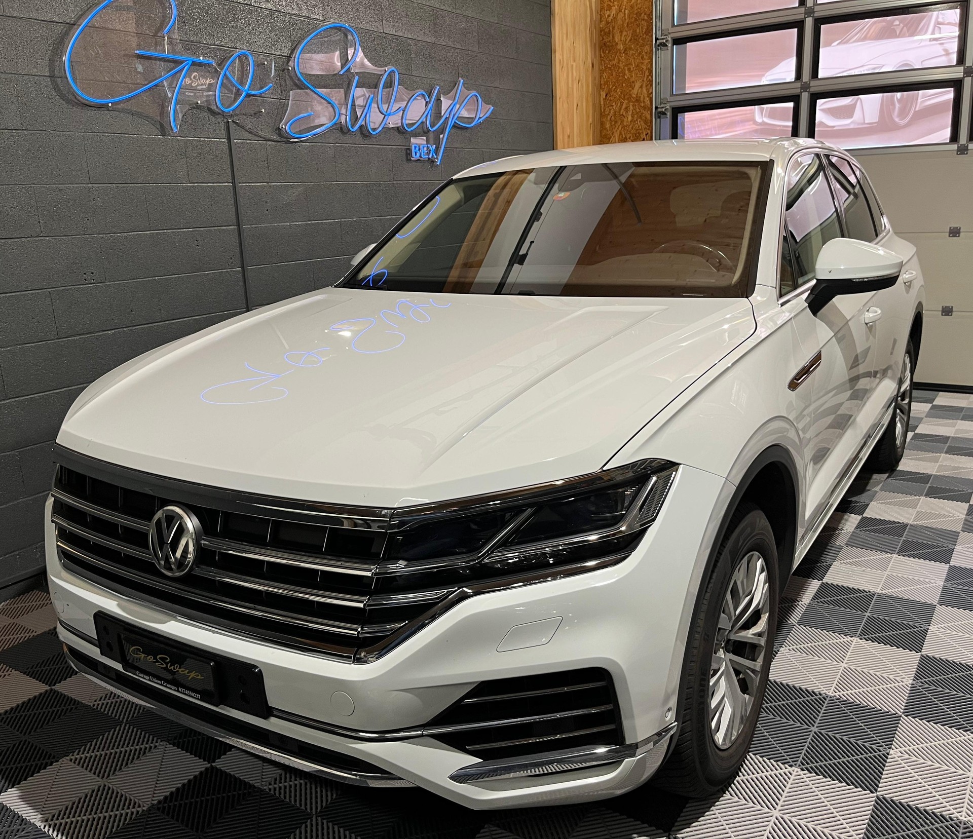 VW Touareg 3.0 TDI Elegance Tiptronic-image-3