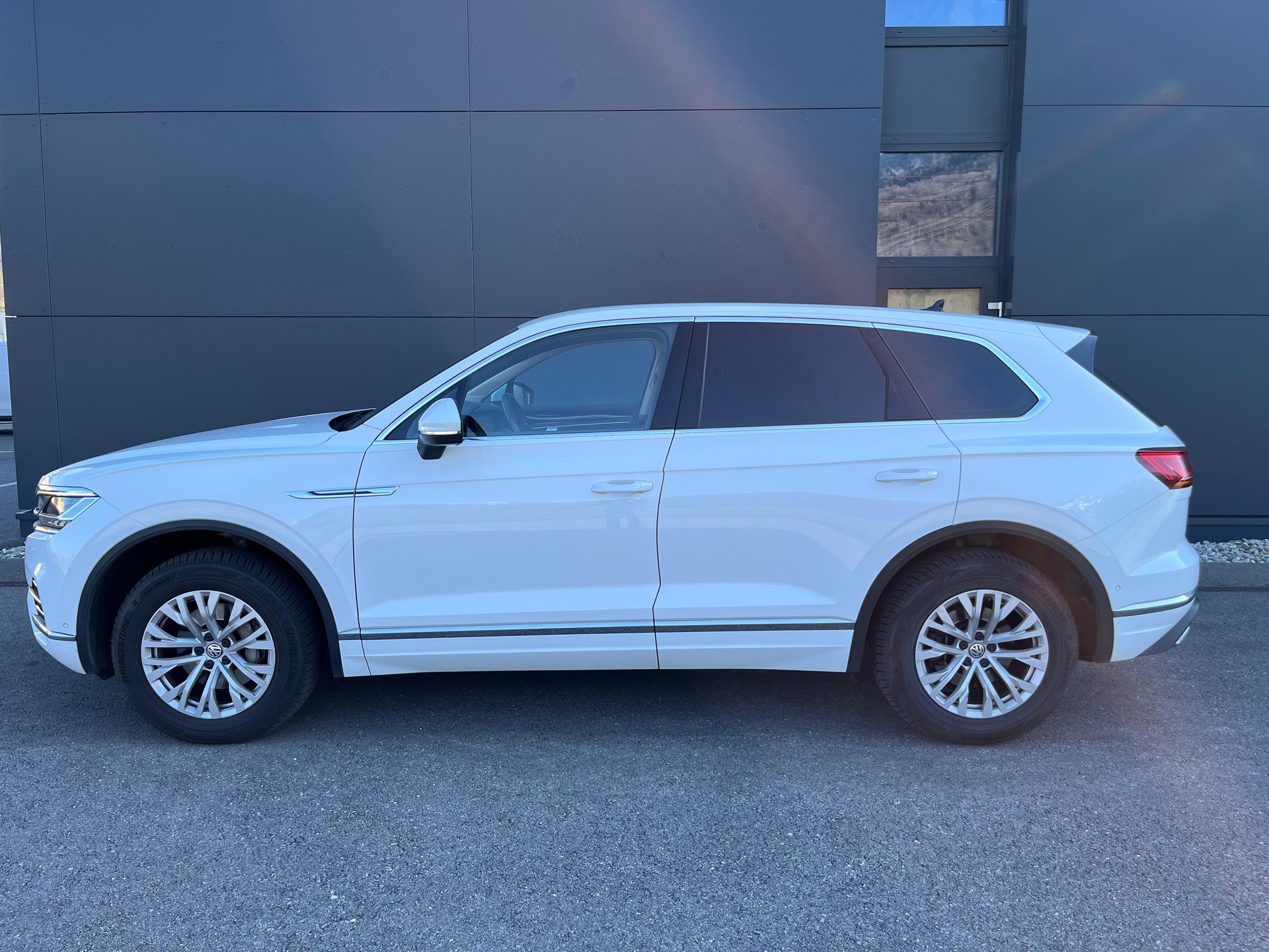 VW Touareg 3.0 TDI Elegance Tiptronic-image-5